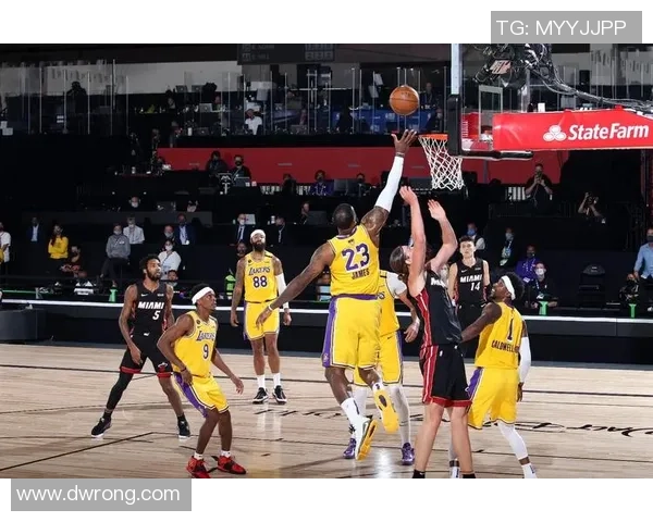 2020年10月1日NBA总决赛湖人队对阵热火队精彩回顾与赛后分析